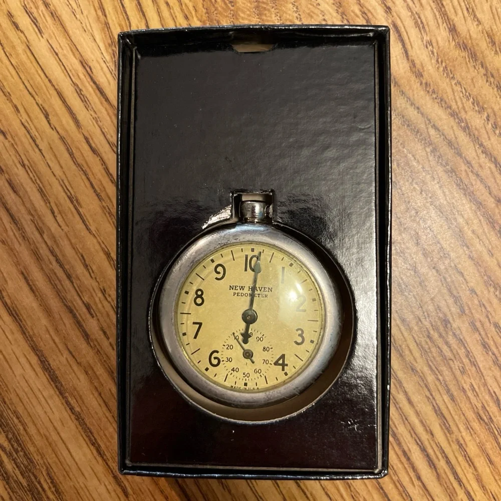 Gold Pedometer - Picture 4 of 6